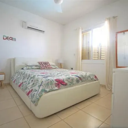 Sunshine Spacious Lejlighed Paphos