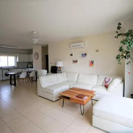 Sunshine Spacious Apartamento Paphos