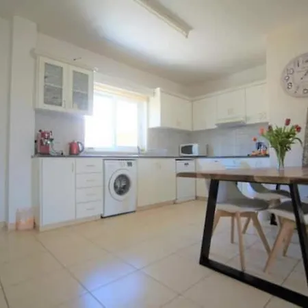 Sunshine Spacious Apartman Paphos